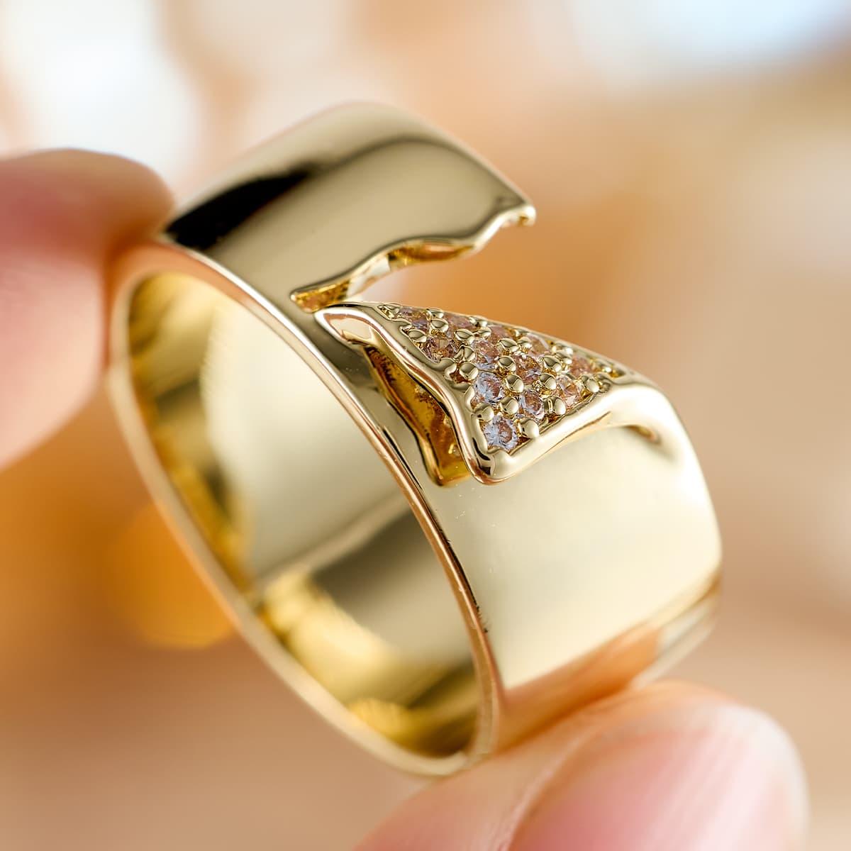 Unisex Retro Geometric Cutout Zirconia Wide Band Ring